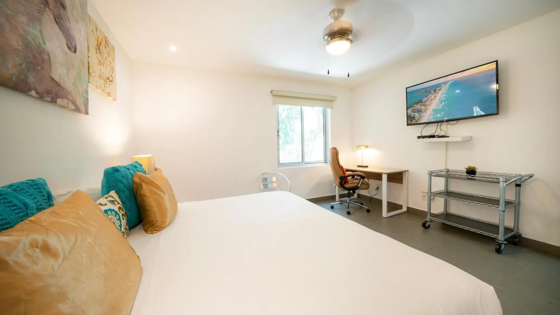 Condo Valentine 5 Star, 4 Pools, Gym, Concierge Services, 24-Hr Security Playa del Carmen Holiday home