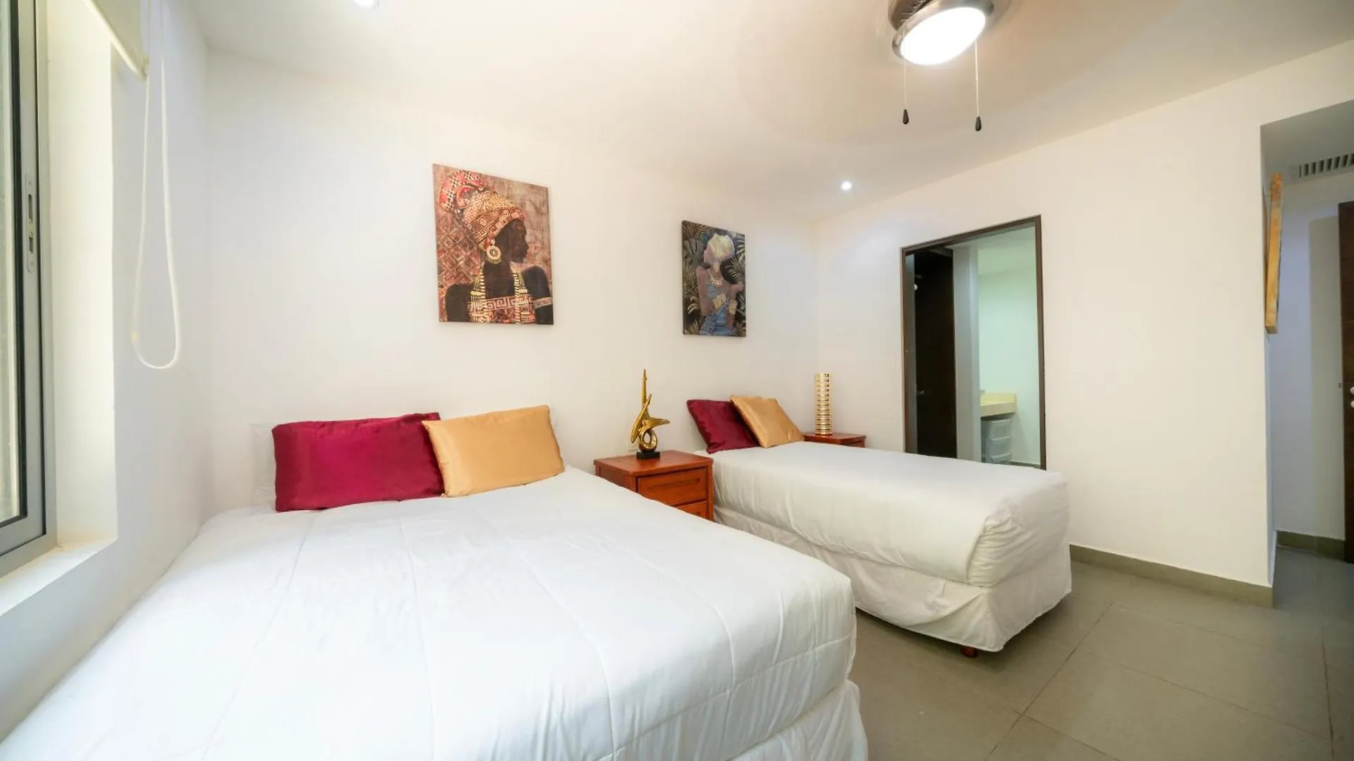 Condo Valentine 5 Star, 4 Pools, Gym, Concierge Services, 24-Hr Security Playa del Carmen
