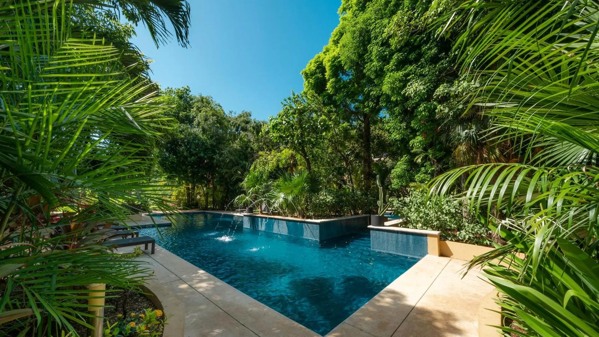 Condo Valentine 5 Star, 4 Pools, Gym, Concierge Services, 24-Hr Security Playa del Carmen
