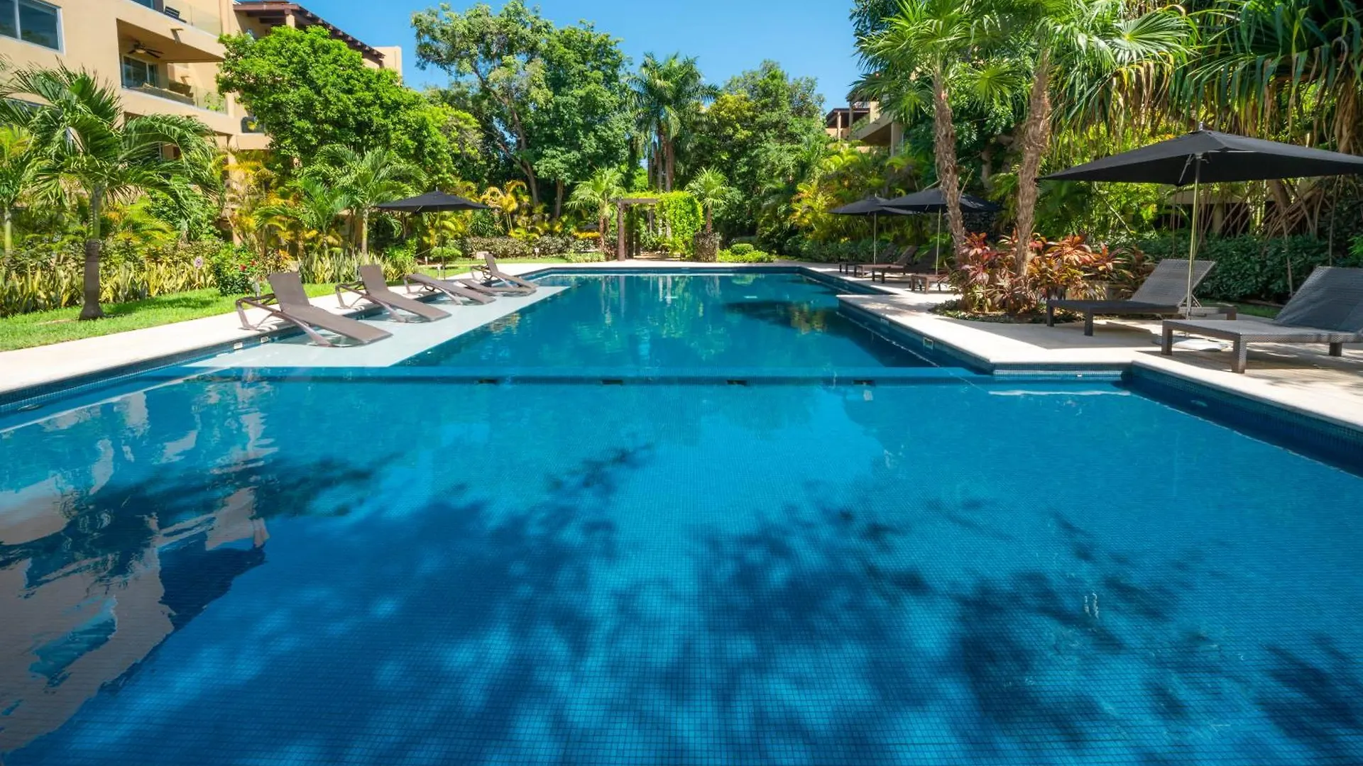 Condo Valentine 5 Star, 4 Pools, Gym, Concierge Services, 24-Hr Security Playa del Carmen