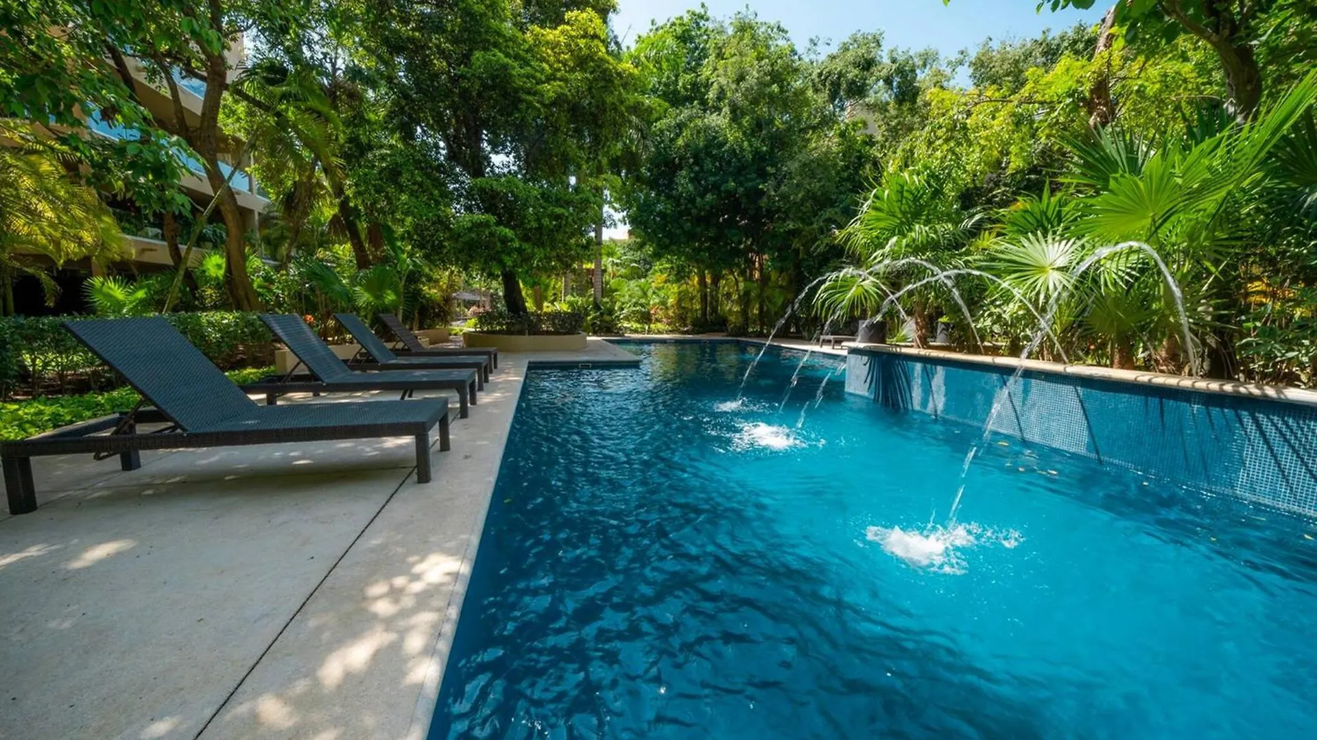 Condo Valentine 5 Star, 4 Pools, Gym, Concierge Services, 24-Hr Security Playa del Carmen