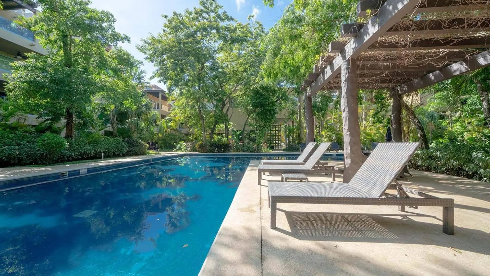 Condo Valentine 5 Star, 4 Pools, Gym, Concierge Services, 24-Hr Security Playa del Carmen Holiday home