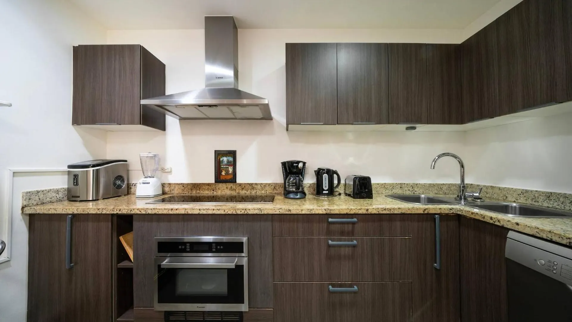 Condo Valentine 5 Star, 4 Pools, Gym, Concierge Services, 24-Hr Security Playa del Carmen